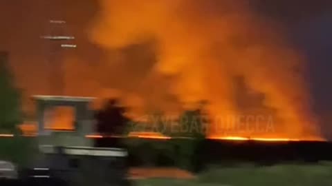 Huge fire at the Palanka checkpoint between Ukraine and Moldova in Odessa Region.