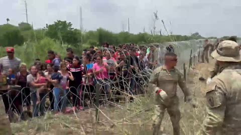 Texas National Guard troops and Texas DPS troopers deploy more razor wire at the border