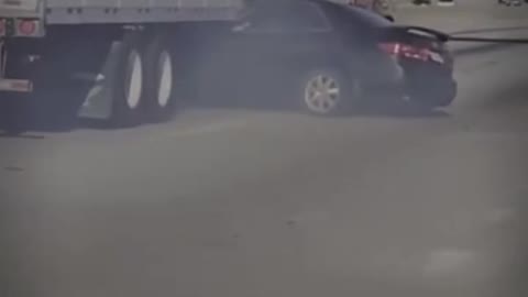 CAR STUCK UNDER 18 WHEELER Semi Truck