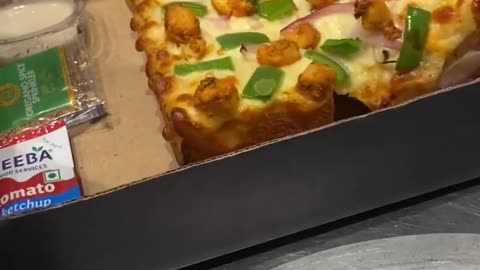 Paneer Tikka Masala Garlic Bread 🍞 kiss kiss ko pasand hai 😛🙌....