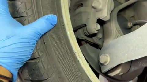 Vehicle tire condition detection