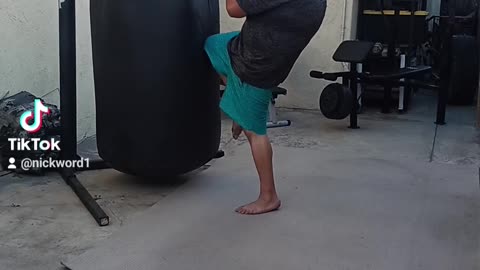 500 Pound Punching Bag Workout Part 51! 3 minute Round Of Bare Knuckle Muay Thai!