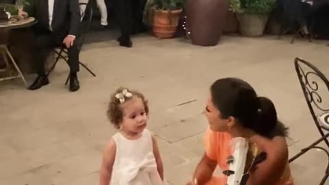 Little girl's reaction to hearing Avicii played on the violin