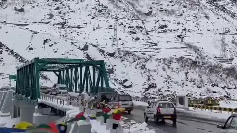 Manali to Rohtang Pass by Road - India's Most Beautiful Highway Trip