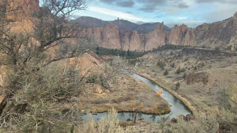 Central Oregon – Smith Rock State Park – High Desert Canyon Valley – 4K