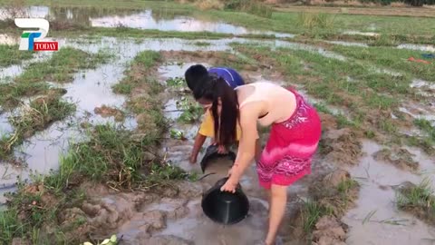 Hand Catcth Fishing Girls