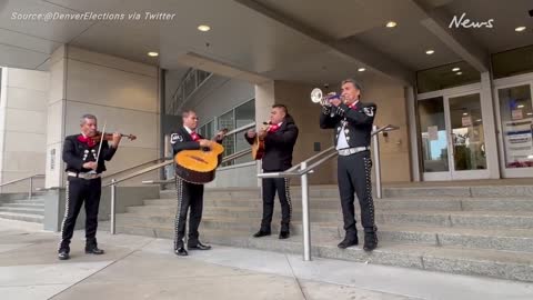 Mariachi band serenades voters at US polling site