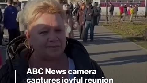 James Longman encounters special moment while interviewing activist in Kherson l ABC News