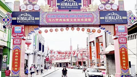 Exploring the quiet, ancient & peaceful Jonker Walker Street, Melaka, Malaysia during the daytime