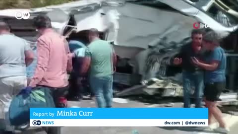 Dozens dead in Turkey after compounded road crashes | DW News