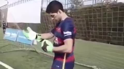 Luis Suarez as a Goalkeeper Freestylers