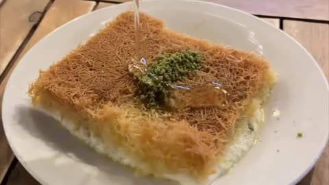 Karak, kunafa or machboos? We can't pick either 🤤🍴