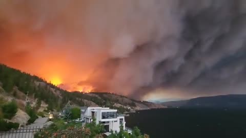 Astonishing footage from West Kelowna, British Columbia as colossal wildfire rapidly expand