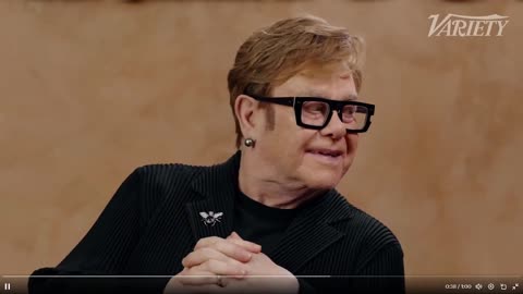 Elton John cho biết ông ủng hộ Tổng thống Trump sử dụng cụm từ “Little Rocket Man”để chỉ Kim Jong Un