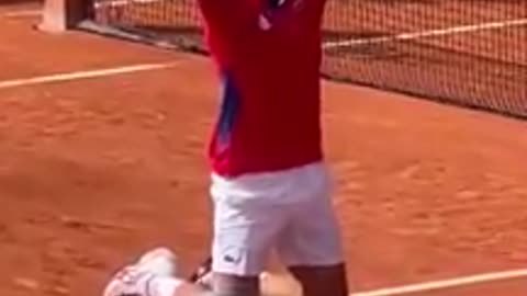 ANCHE N.DJOKOVIC HA SAPUTO BENE CHI RINGRAZIARE,