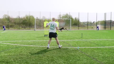 Freekick Challenge vs Trent Alexander-Arnold & ChrisMD