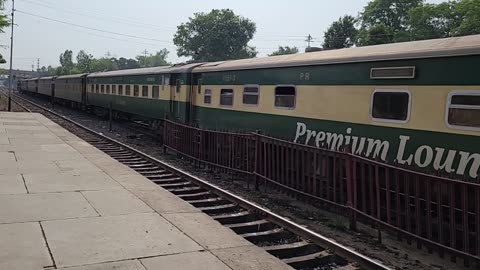 Zikria express Leaving Multan