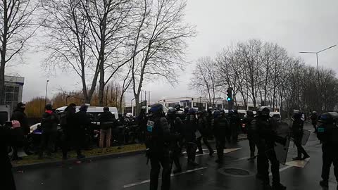 Avant le Meeting de E ZEMMOUR à Villepinte - Interpellations antifas