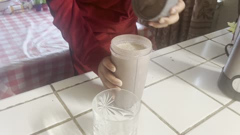 HOW TO MAKE A OREO SHAKE (( MashALLAH))