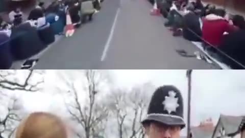 London - Christian woman arrested for silently praying while hordes of invaders pray in the streets