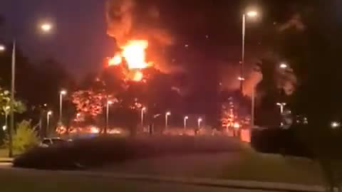 NEW - Picnic distribution center in Almelo, Netherlands burns down! 😳