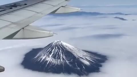 Mount Fuji in Japan from above 🇯🇵