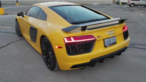 Audi R8 Beautiful YELLOW