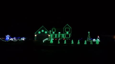 Christmas light show set to Elton John x Britney Spears remix