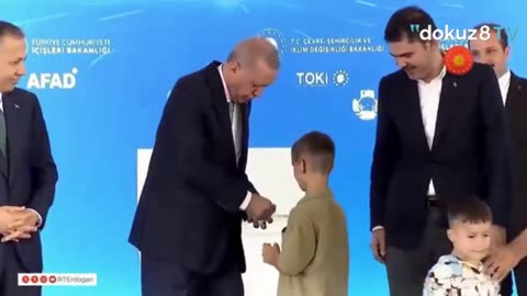 Turkish President Erdoğan slaps child in face for not kissing his hand