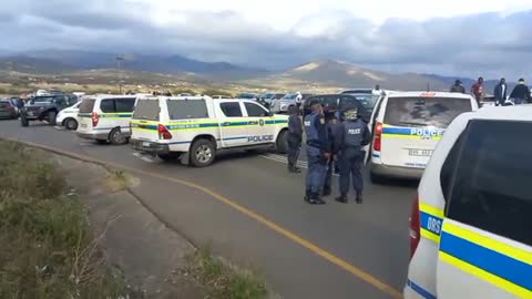 Nkandla police and supporters of former president Jacob Zuma have a verbal disagreement.