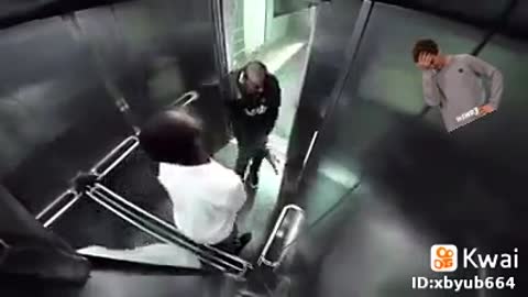 Pegadinha no elevador