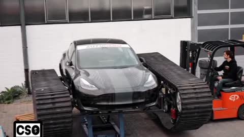 transformam Tesla Model 3 em um Tanque de 6 toneladas