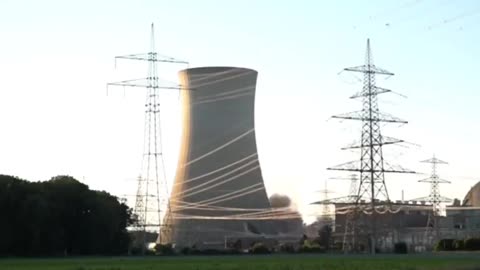 Germany blows up the cooling towers of the Grafenrheinfeld nuclear power plant.mp4