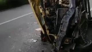 Video: Dos heridos al volcarse un taxi en la vía a Piedecuesta