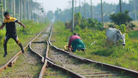 "Best of Train Horn PRANK on Public..."