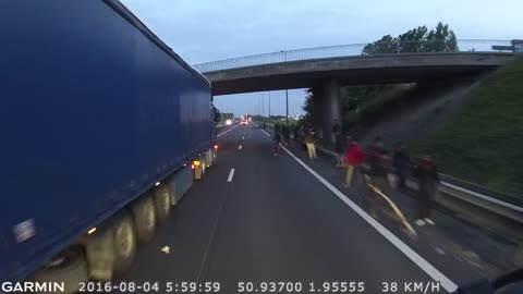 Immigrants Attack Truck Drivers in Calais