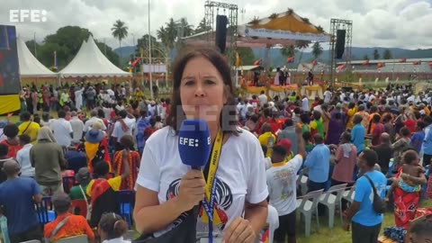 Informe a cámara: El papa anima a los misioneros en Vánimo, en la selva de Papúa Nueva Guinea