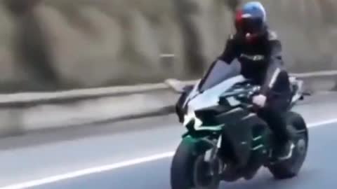 Kawasaki Ninja H2 high speed