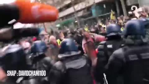 Massive protests are taking place in Paris these minutes.