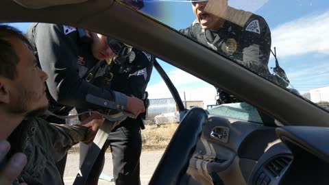 Police Break Window During Traffic Stop