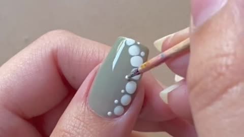 💅🤍Easy dot nail art design #nailart2023 #naildesign #youtubeshorts #shorts