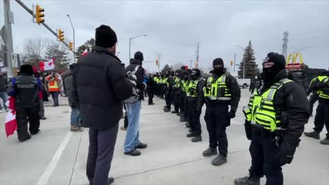 Police STAND OFF - Ambassador Bridge