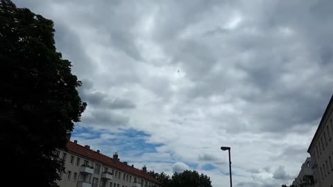 Himmel in Berlin am 6. Juli 2022 um 14:15 Uhr