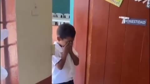 Heartwarming Surprise: Teacher and Classmates Make a Kid's Birthday Unforgettable!