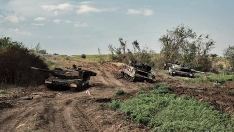 🇷🇺🇺🇦 Lots of wrecked Leopard, Bradley tanks