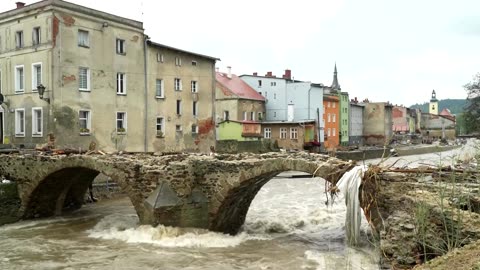 Flooded Polish spa town looks 'like an apocalypse' after dam burst