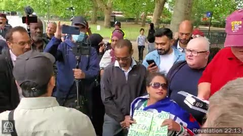 Speakers Corner_Mansur Runs When He Hears Jesus Is The Living God - Muslims Trig