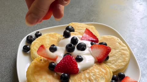 The Easiest Protein Pancakes