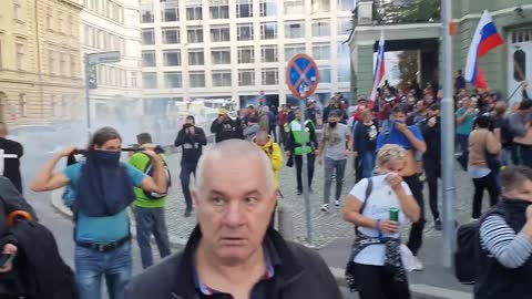 Slovenia: Water cannon used at anti-COVID restrix protest in Ljubljana - 05.10.2021