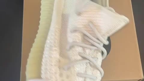 Yeezy Boost 350 V2 Light 🤍